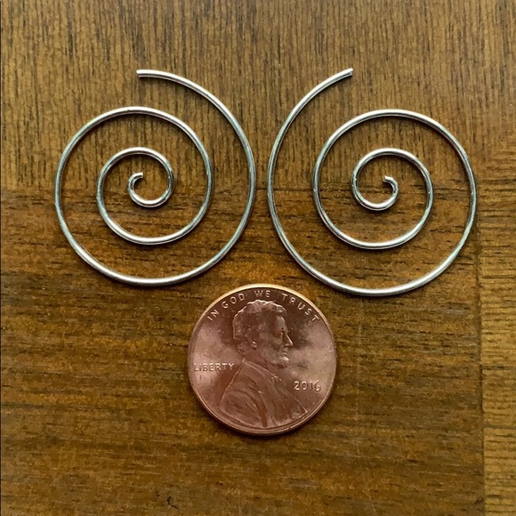Down-the-Rabbit-Hole spiral earrings - Picture 2 of 2